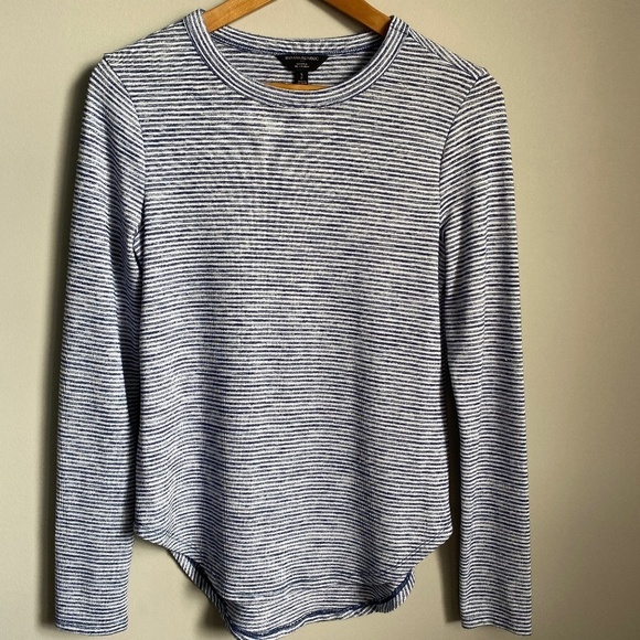 Banana Republic Factory Women's Blue/White Stripe Lightweight Sweater Top Small - Picture 1 of 9